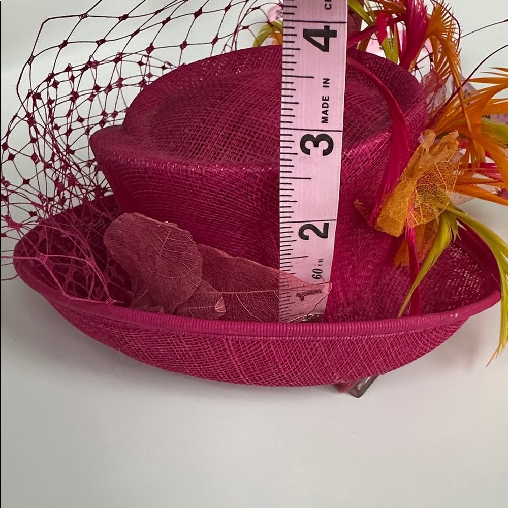 Manuela de los Santos Mini Feathered Hat 👒💅 - Picture 7 of 10